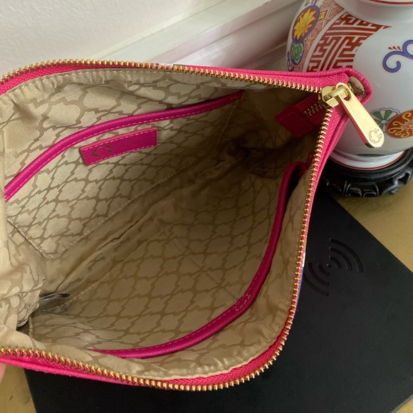 C. Wonder Stunning Fuchsia Clutch Purse - Picture 6 of 6